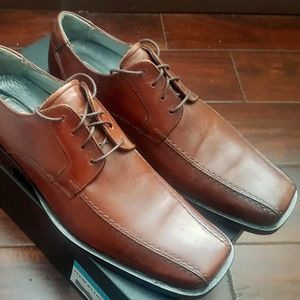 Kenneth Cole brown leather shoes - Size 11.5